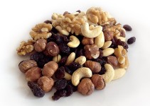 many different nuts with hazelnuts