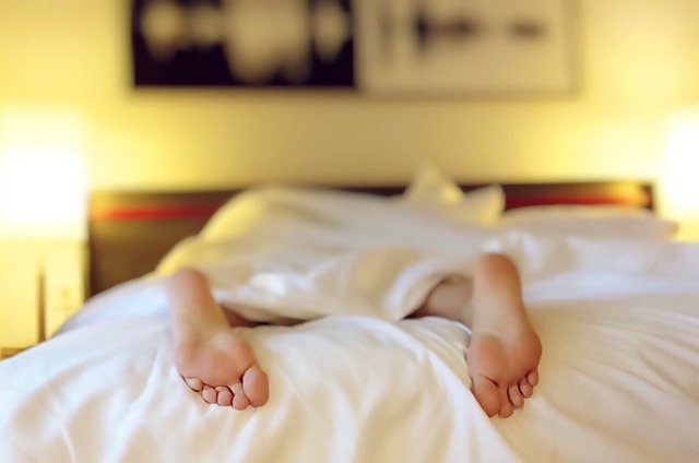 Sleeping on white Bed-Side Effect of Ajinomoto